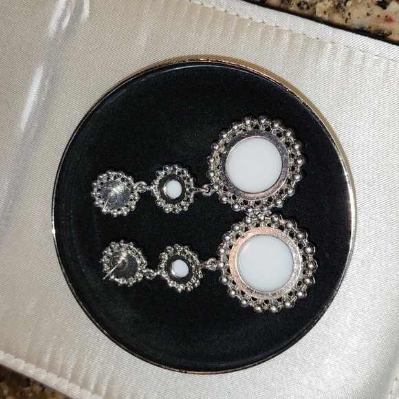White House Black Market earrings - Picture 2 of 3